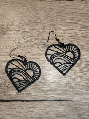 Handmade heart earrings new, black with linear design