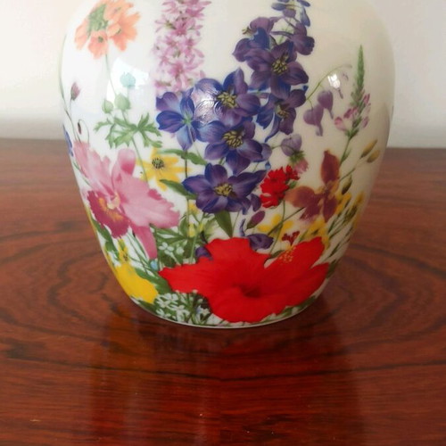 Japanese porcelain vase Shibata like new with floral painting