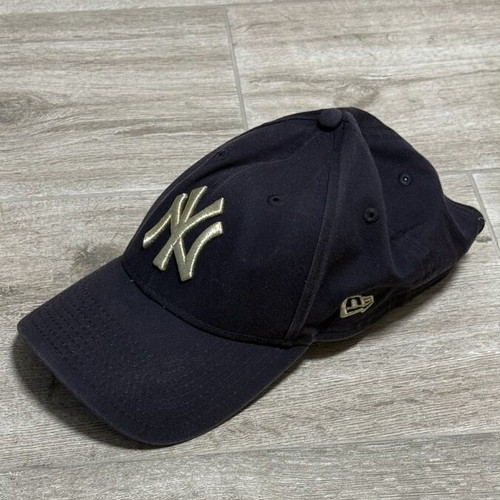 New Era hat like new, blue with gold