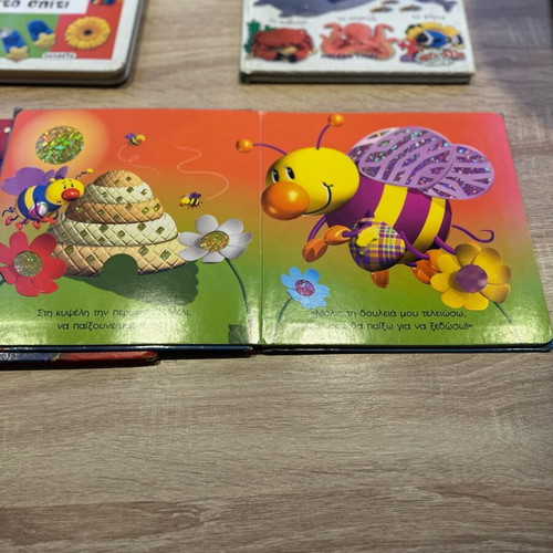 Children's books used, pack of 4, educational and bee-themed