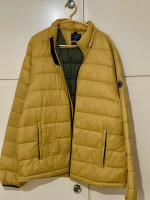 Abercrombie & Fitch men's mustard puffer jacket like new