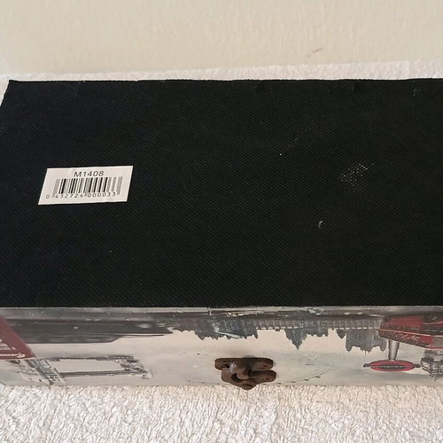London tissue box in good condition with small defect