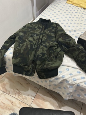 Pull & Bear men's bomber jacket size L like new, camo print