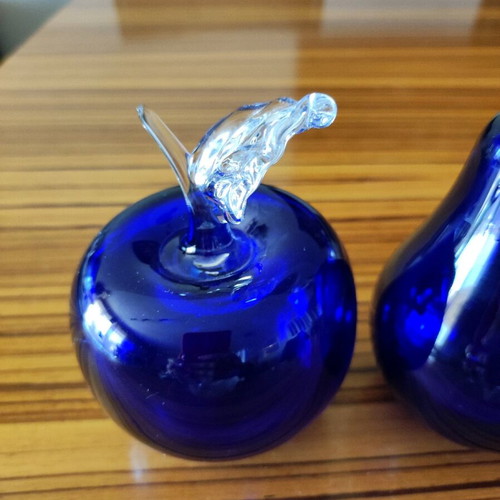 Decorative fruit set like new, blue glass