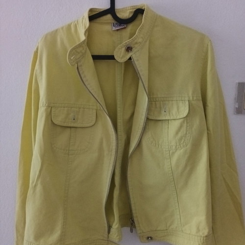 Short jacket used with slightly defective zipper, size M