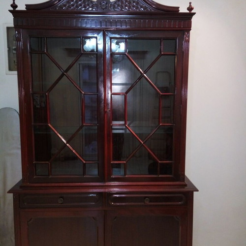 Showcase scrinio used