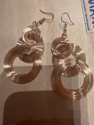 Dangling earrings new