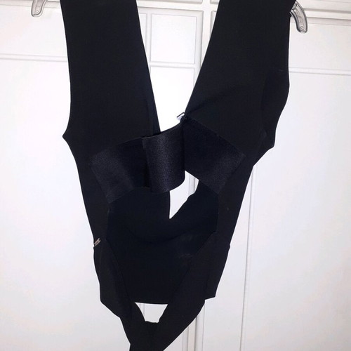Toi&Moi black crop top like new with neckline and back opening