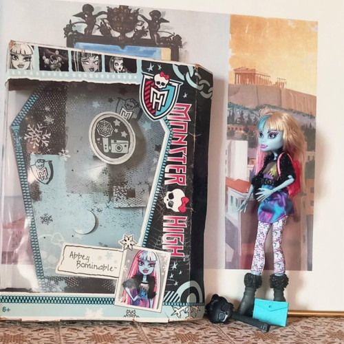 Monster High Abbey Bominable "Picture Day" doll like new, 2012, open box