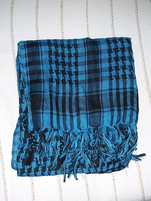 Two-tone scarf