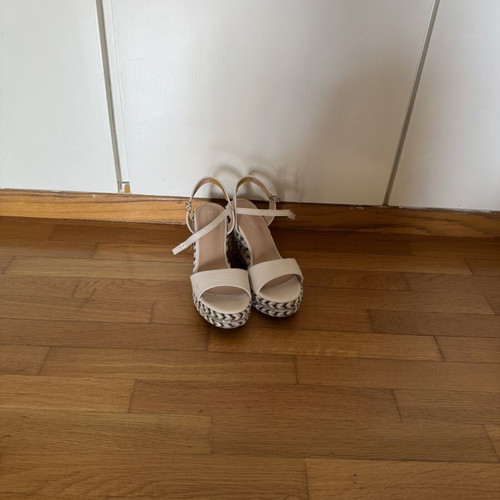 Tsoukalas Shoes beige platform sandals like new, size 39