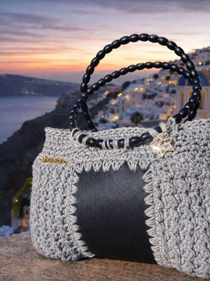 Πλεκτή τσάντα χειρός γκρι με δερμάτινη λεπτομέρεια και ξύλινα χερούλια καινούργια