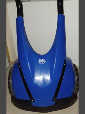 Children's scooter like new with 12V battery, model 2017
