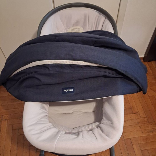 Inglesina baby carrycot egg and stand like new