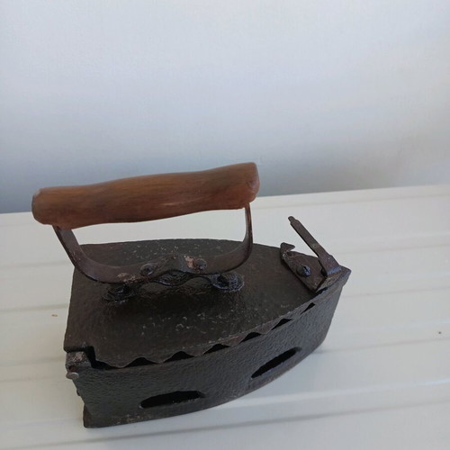 Antique Charcoal Iron 1925 Cast Iron Like New