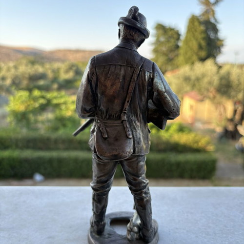 Collectible bronze hunter statue with dog like new, heavy decorative