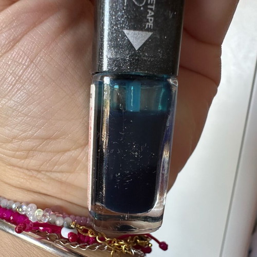 Nail polish set like new with L’Oréal silver and blue gel top coat