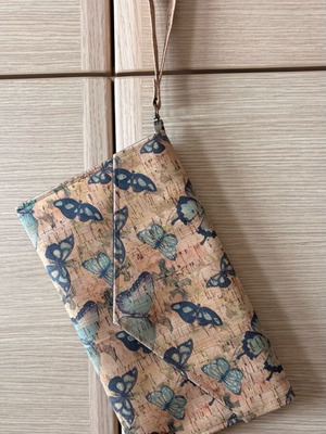 Que sera wrist bag new cork with green butterfly details