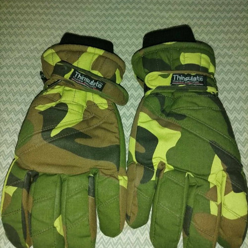 Camouflage winter gloves with Thinsulate thermal insulation nearly unused