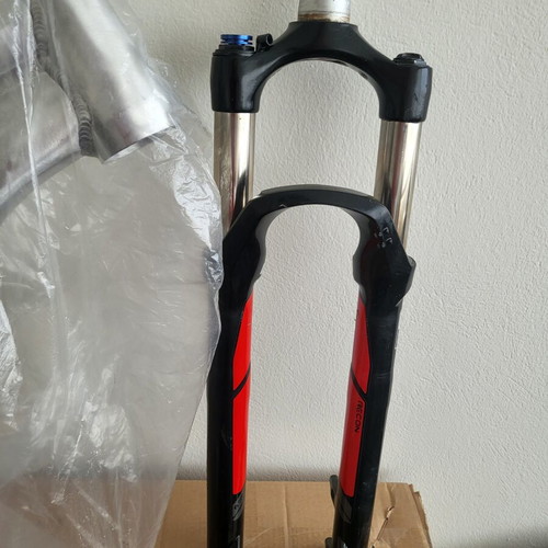 Mountain bike frame 29 Large like new with Rockshox air suspension and Shimano wheels