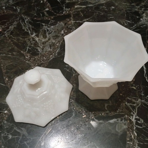 Anchor Hocking milk glass vase candy dish like new with embossed grape pattern