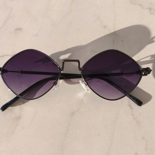 Sunglasses with purple lenses like new, black