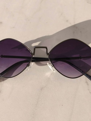 Sunglasses with purple lenses like new, black