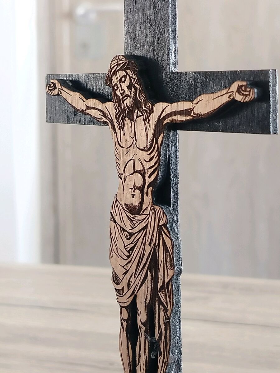 Handmade cross with embossed Jesus figure… - € 7,99 - Vendora.cy