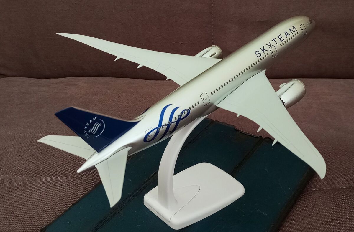 Boeing 787-8 SkyTeam 1/200 scale resin… - € 50,00 - Vendora.cy