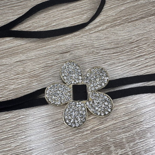 Women's necklace with black velvet strap, like new, 54 cm
