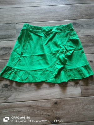 Anel green short skirt like new with ruffles, size L 40 12