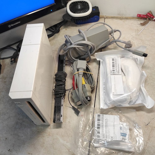 Nintendo Wii complete set like new with Sports Resort Pack and Wii2HDMI