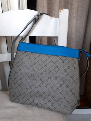 Carpisa Italian leather bag like new