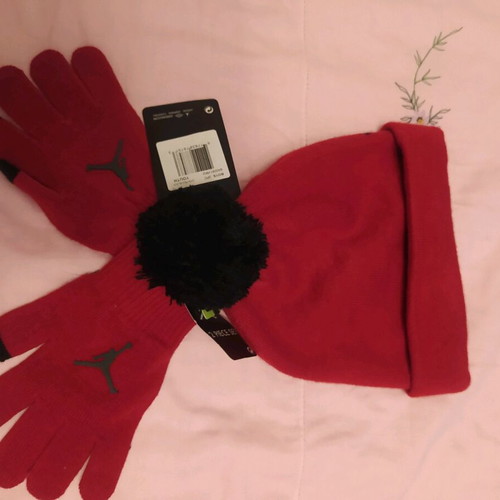 Jordan hat and gloves new with tags, for ages 4 to 6, red