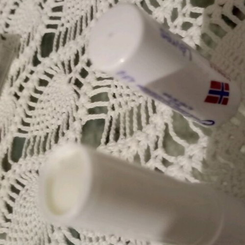 Neutrogena Lip Care moisturizing lip balm stick 4.8g new