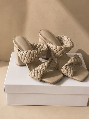 Cream mules with braided details, size 38