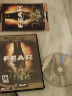 F.E.A.R. First Encounter Assault Recon PC game very good condition