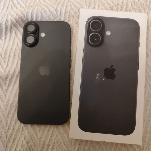 iPhone 17 256GB like new, white, with charger and case