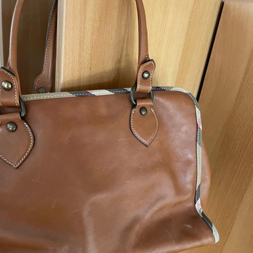 Burberry leather bag used in good condition