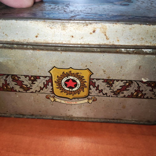 King George V Queen Mary collectible tin used, metal
