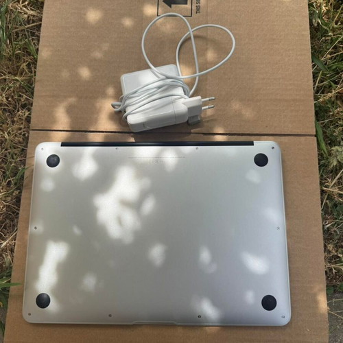 MacBook Air A1466 13" (2017) like new, Intel Core i5, 8GB RAM, 128GB SSD
