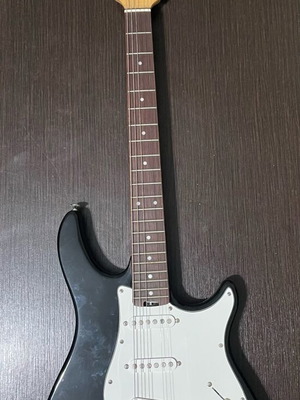 Pedvey Raptor plus black n white electric guitar like new with case