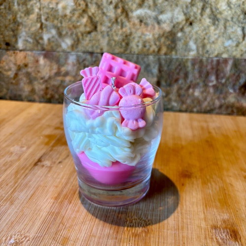 Cheesecake Crush candle new with sweet scent and pink toppings