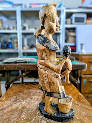 Дървена статуетка употребявана, ръчно изработена фигура 50 см