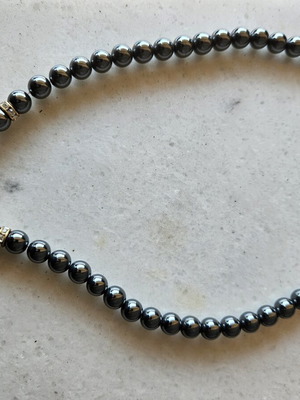 Women's necklace like new, black and yellow
