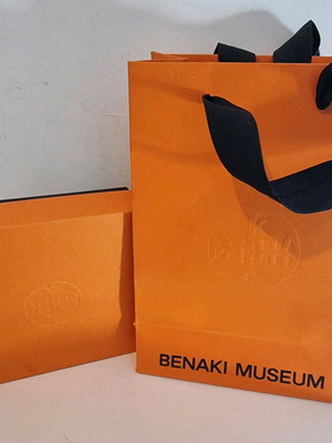 Κουτί συσκευασίας από το Μουσείο Μπενάκη σαν καινούργιο με τσάντα