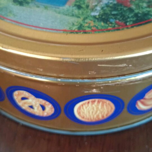 Fin Carre empty cookie tin used, vintage design