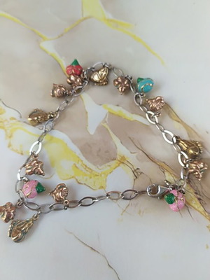 Silver bracelet with 24k gold-plated small figures, new