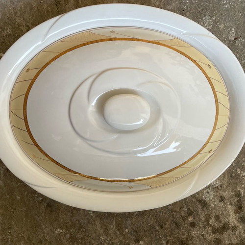 Large serving dish like new with metal base
