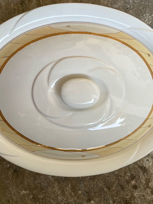 Large serving dish like new with metal base